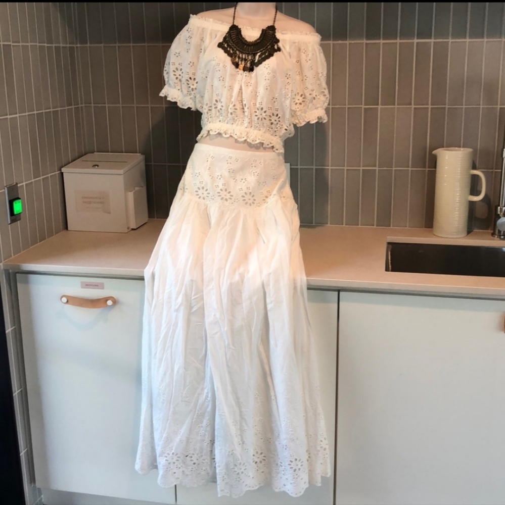 🌜Spell🌛 White Lacey Skirt with Side Slits - Picture 5 of 8